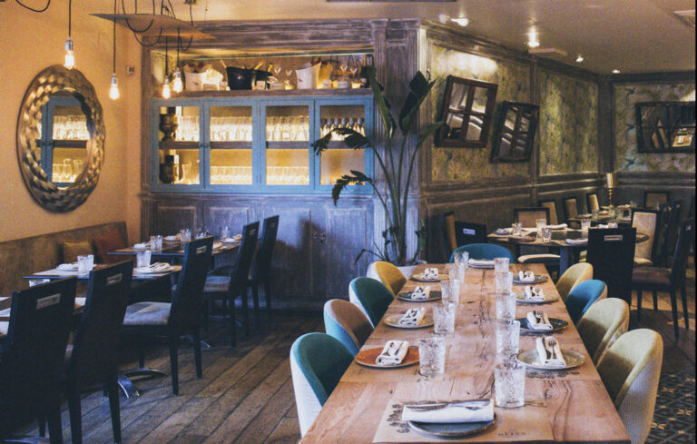 salon08 768x489